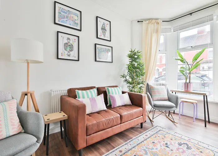Fresh Cardiff Bay 2 Bedroom House- 3 Tv\'S
