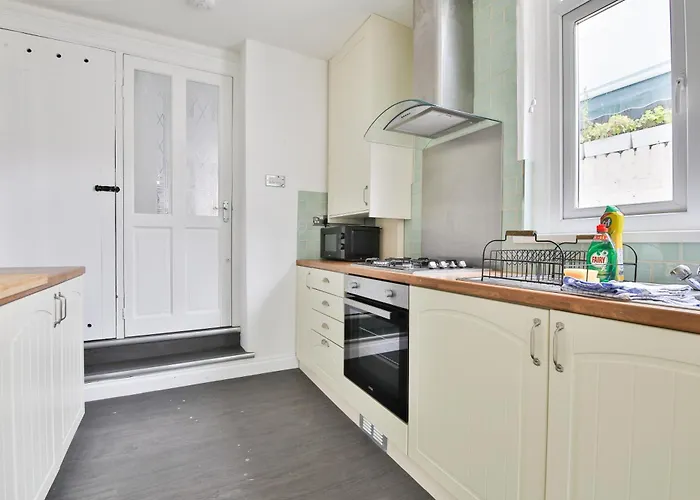 Fresh Cardiff Bay 2 Bedroom House- 3 Tv\'S
