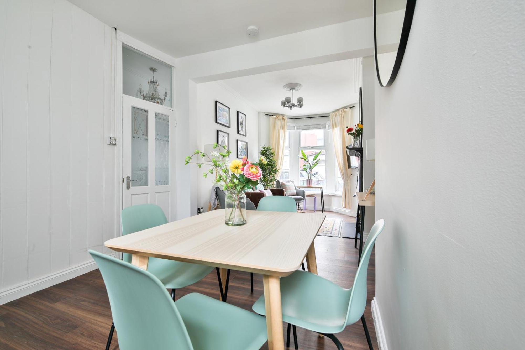 Fresh Bay 2 Bedroom House- 3 Tv's * Cardiff